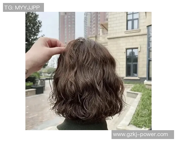 时尚足球明星短发造型推荐与图片分享,助你找到最适合的发型灵感 时尚足球明星短发造型推荐与图片分享,助你找到最适合的发型灵感