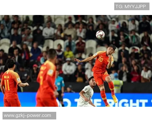 足球明星身旁的无名英雄们如何默默支持他们的辉煌之路 足球明星身旁的无名英雄们如何默默支持他们的辉煌之路