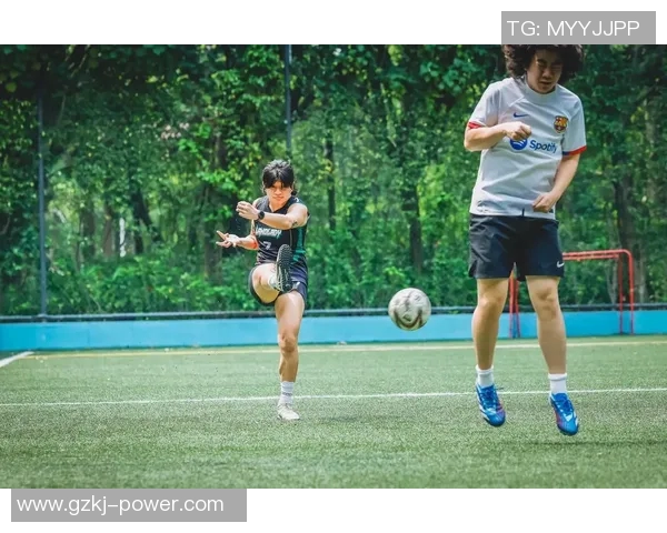 足球明星的梦想起点是每一个热爱足球的小孩子们的心中 足球明星的梦想起点是每一个热爱足球的小孩子们的心中