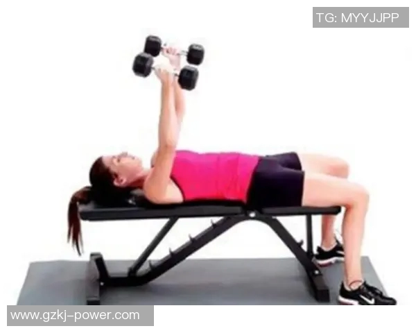 使用女士哑铃锻炼提升胸部线条的有效方法与技巧分享